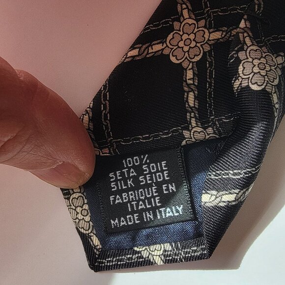 CHANEL Men's Vintage Tie 100% Silk Made in Italy black with cameillas & CCs - Picture 2 of 5